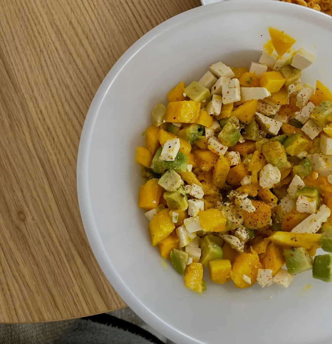 Mango-Avocado Salat mit Feta & Chili
